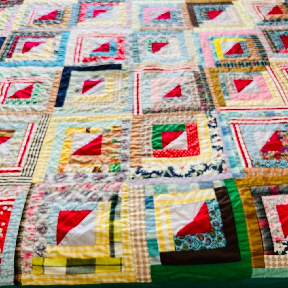 Colorful Patchwork Quilt with Geometric Patterns - Picture 7 of 12